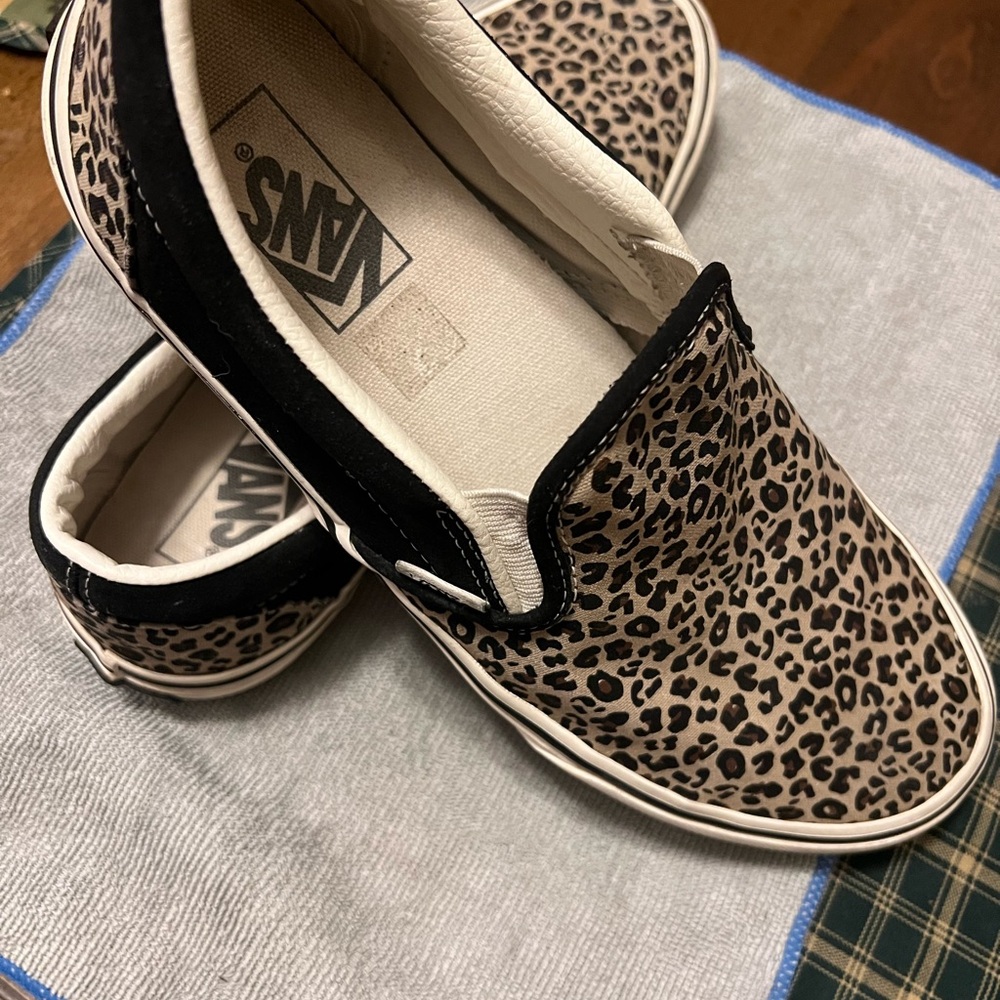 Vans Leopard Pattern Slip-On Shoes - Picture 8 of 12